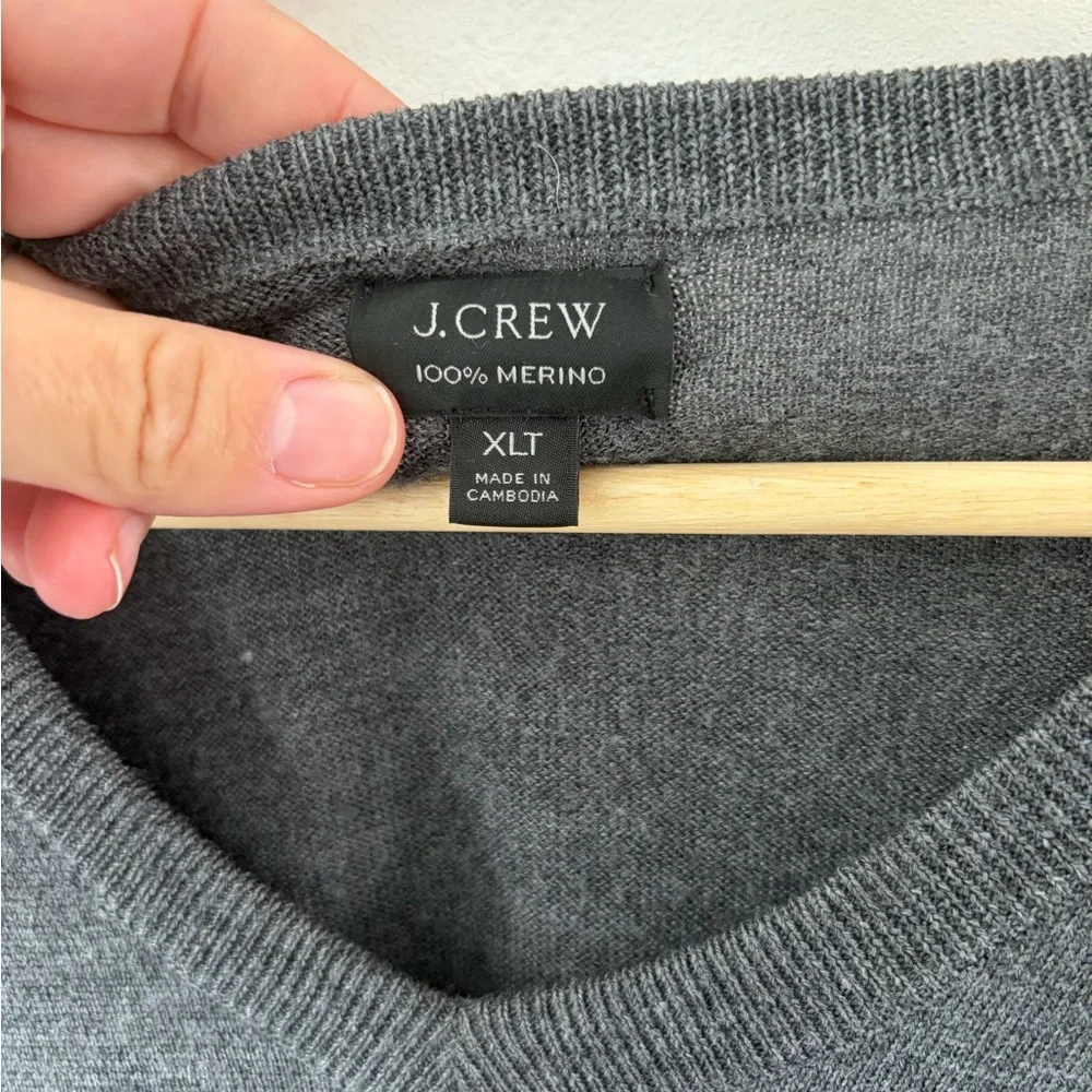 J. Crew Grey 100% Merino Wool Men’s V-Neck Knit Sweater‎ Size XLT